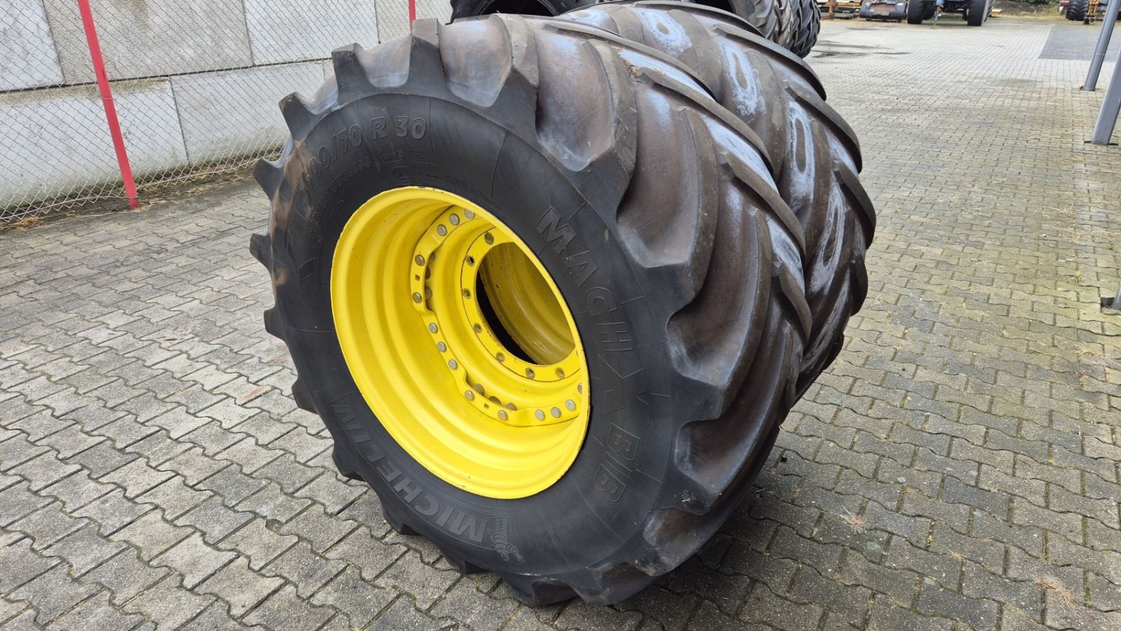 Reifen του τύπου Sonstige MICHELIN MACHXBIB 600/70R30 op John Deere 7R velg, Gebrauchtmaschine σε Schoonebeek (Φωτογραφία 3)