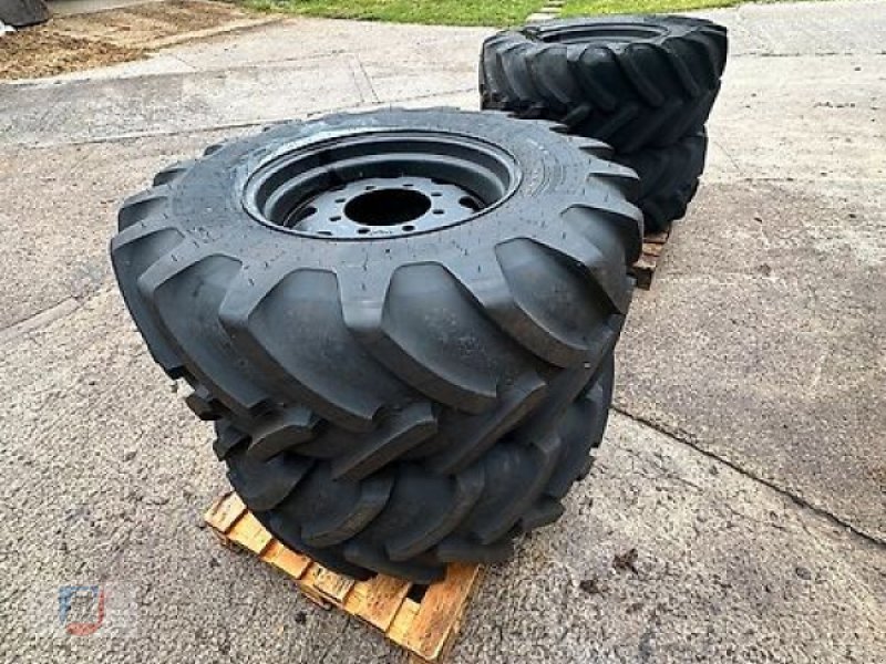 Reifen del tipo Sonstige Räder Reifen 445 70 R 24 Michelin XM47 Felge 15x24 8Loch, Gebrauchtmaschine en Fitzen