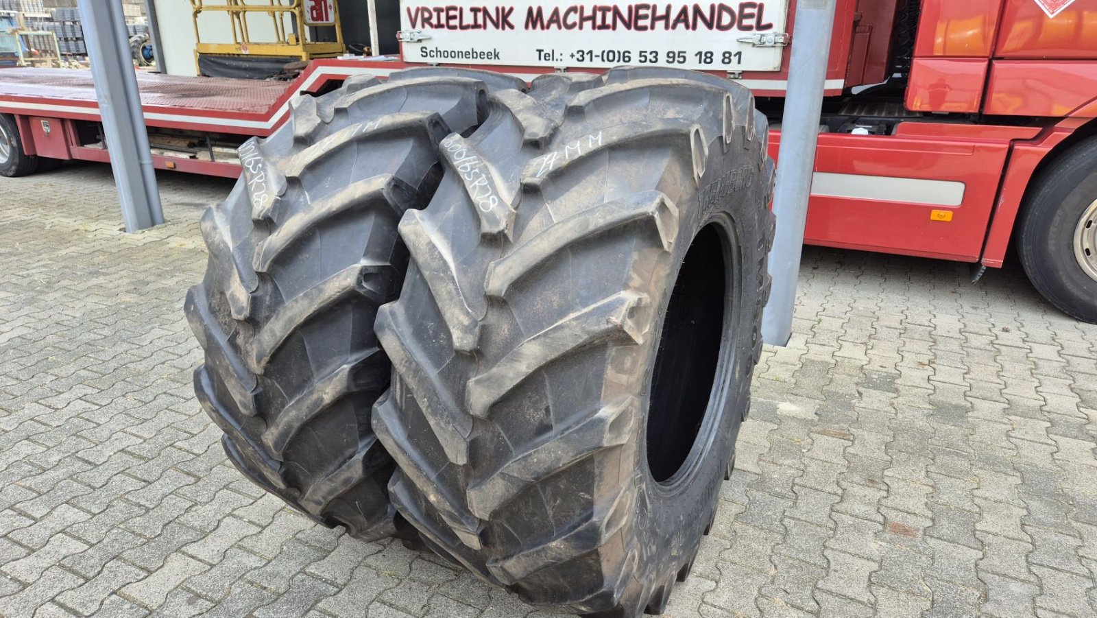 Reifen типа Sonstige Trelleborg TM800 600/65R28 banden 27mm, Gebrauchtmaschine в Schoonebeek (Фотография 1)