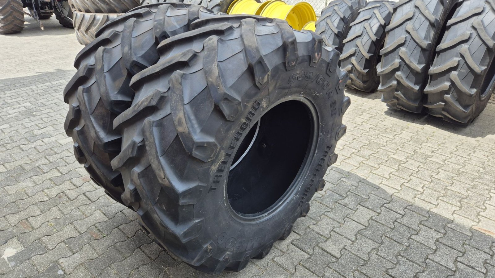 Reifen типа Sonstige Trelleborg TM800 600/65R28 banden 27mm, Gebrauchtmaschine в Schoonebeek (Фотография 2)