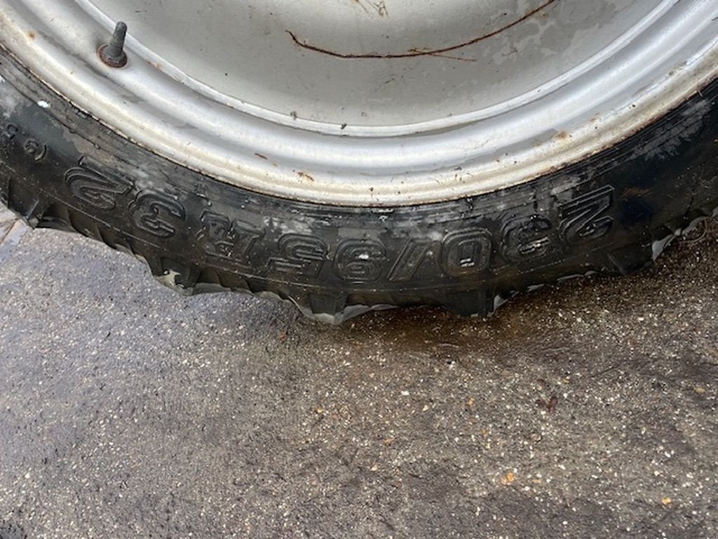 Reifen del tipo Taurus 230/95 R32, Gebrauchtmaschine In Callantsoog (Immagine 3)