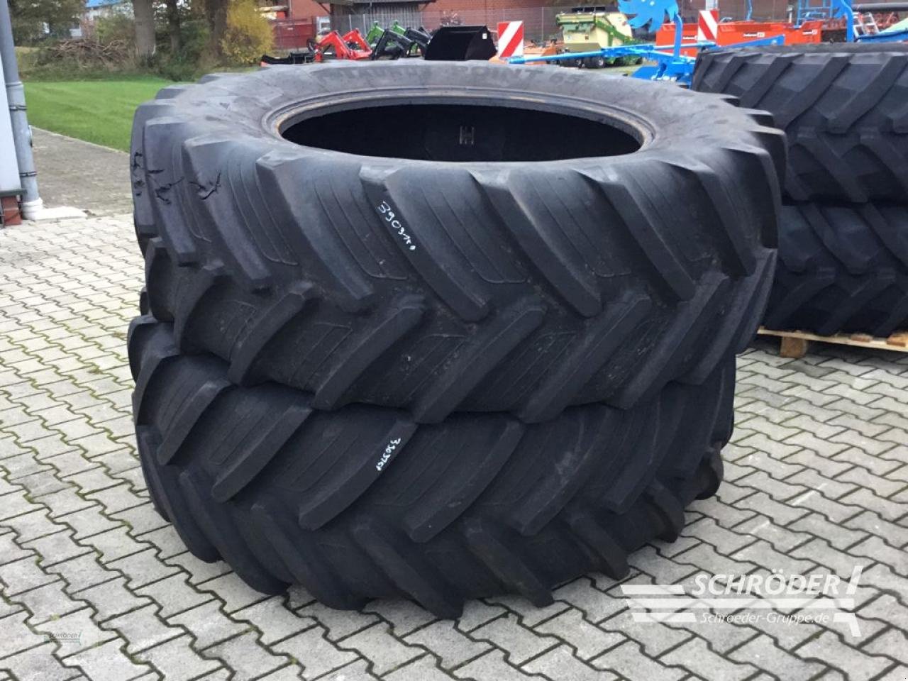 Reifen typu Taurus 2X 650/65 R42, Gebrauchtmaschine w Lastrup (Zdjęcie 1)