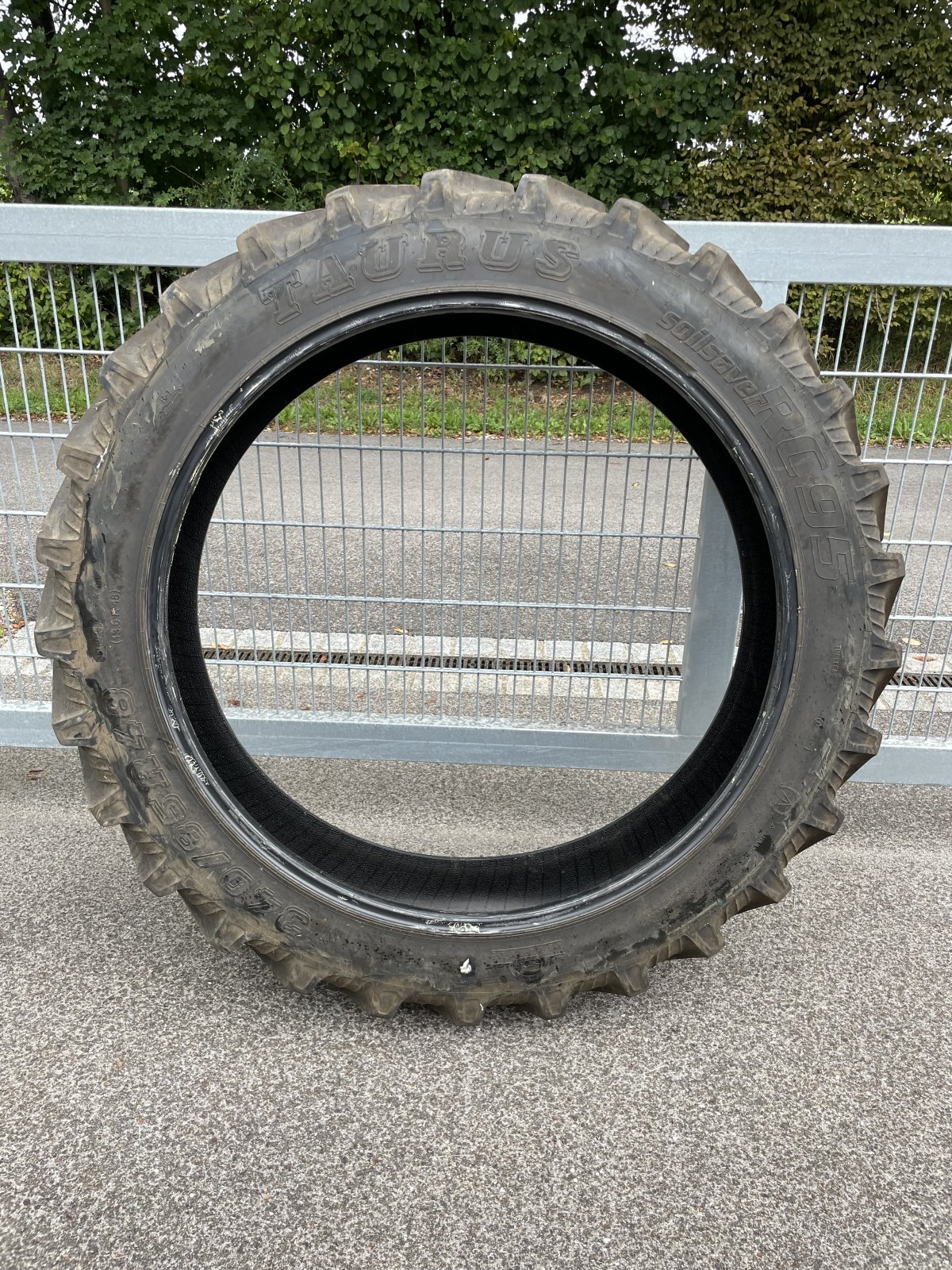 Reifen des Typs Taurus 340/85R48, Gebrauchtmaschine in Germering (Bild 2)