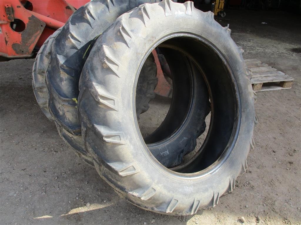 Reifen tipa Trelleborg 12,4 x 32  Trelleborg dæk, Gebrauchtmaschine u Høng (Slika 2)