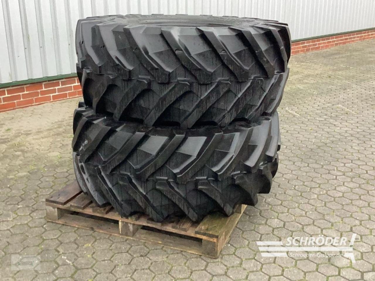 Reifen des Typs Trelleborg 2 X 600/65 R28, Gebrauchtmaschine in Norden (Bild 1)