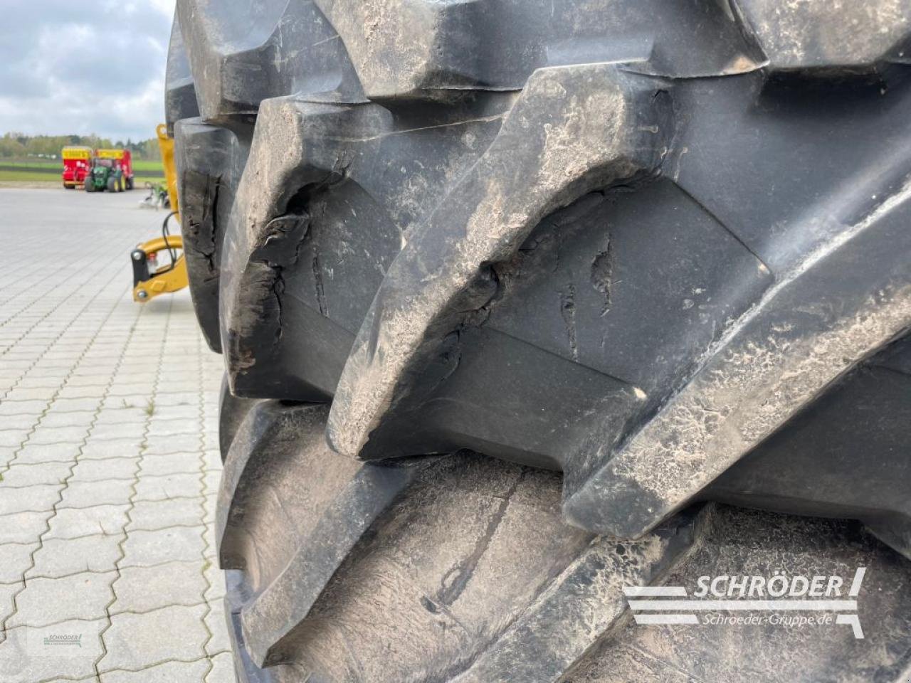 Reifen des Typs Trelleborg 2X 650/65 R42, Gebrauchtmaschine in Wildeshausen (Bild 12)