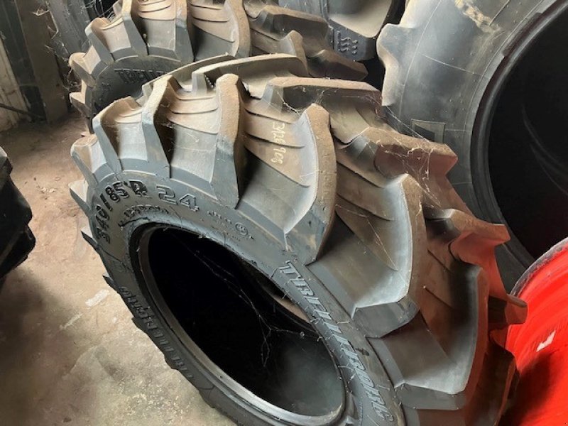 Reifen typu Trelleborg 420/85R34 + 340/85R24, Gebrauchtmaschine v Preetz (Obrázek 1)