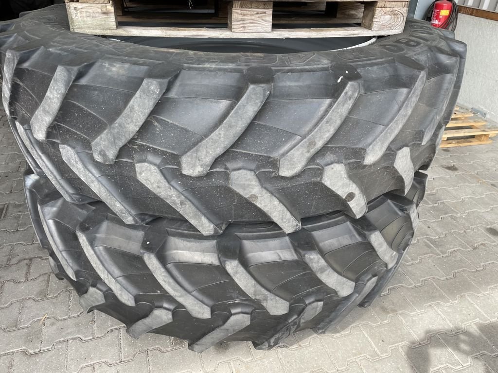 Reifen typu Trelleborg 480/80r46 en 420/85r30 op velg, Neumaschine v Coevorden (Obrázek 1)