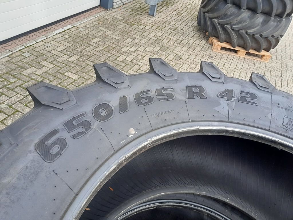 Reifen of the type Trelleborg 650/65R42 TM 800, Neumaschine in MARIENHEEM (Picture 3)