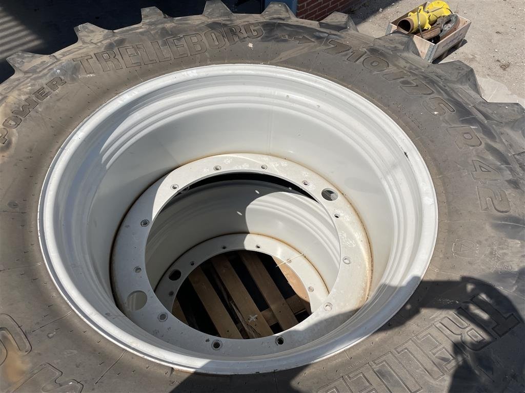 Reifen του τύπου Trelleborg 710/75R42 kørt 200 timer med Fælge Valtra S 394, Gebrauchtmaschine σε Hobro (Φωτογραφία 1)