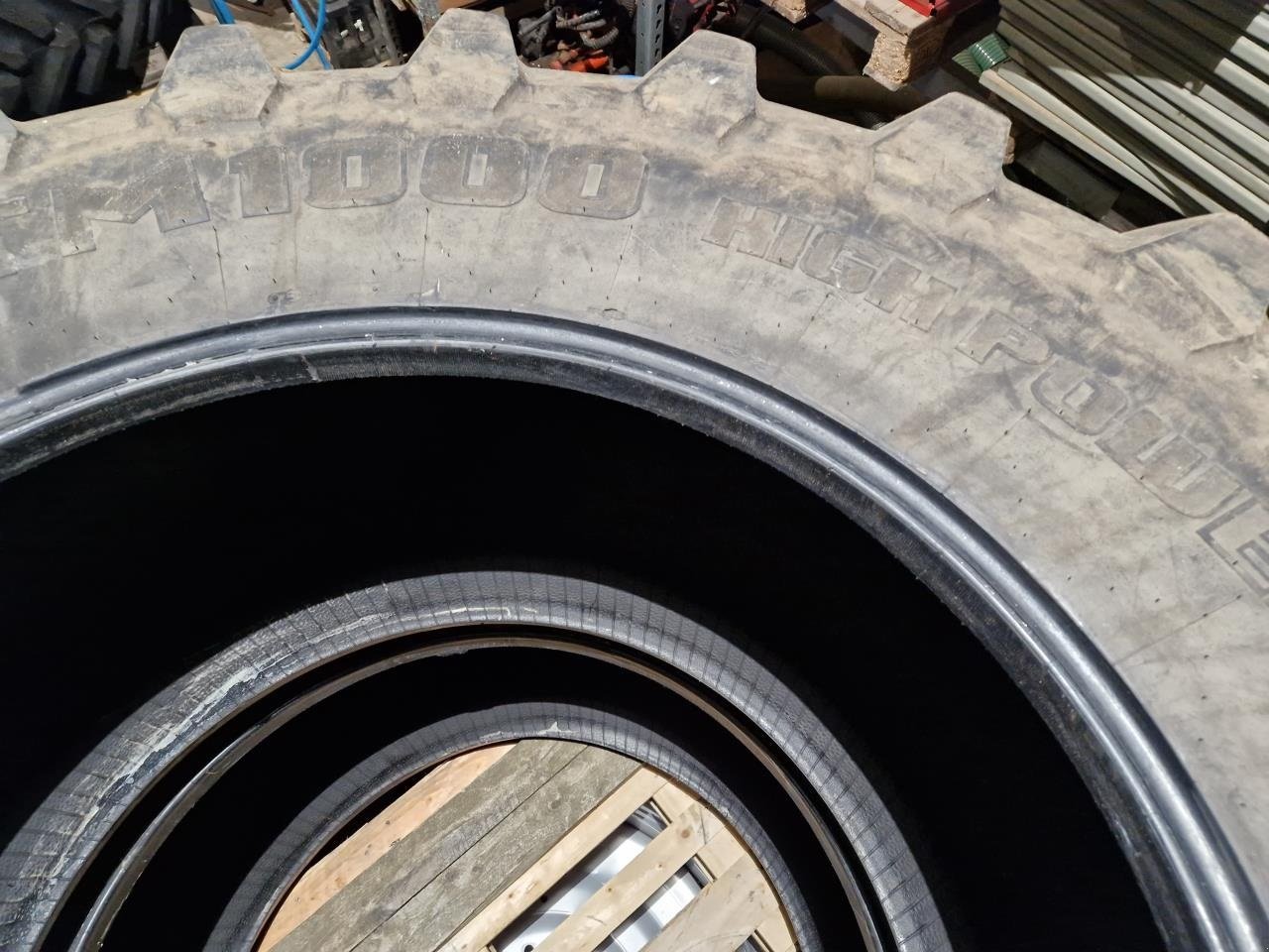 Reifen Türe ait Trelleborg 710/75R42, Gebrauchtmaschine içinde Viborg (resim 3)