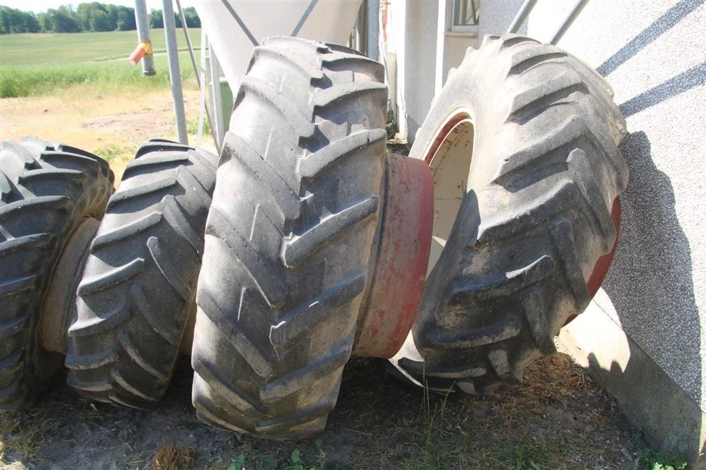 Reifen типа Valtra komplet sæt, Gebrauchtmaschine в Høng (Фотография 2)