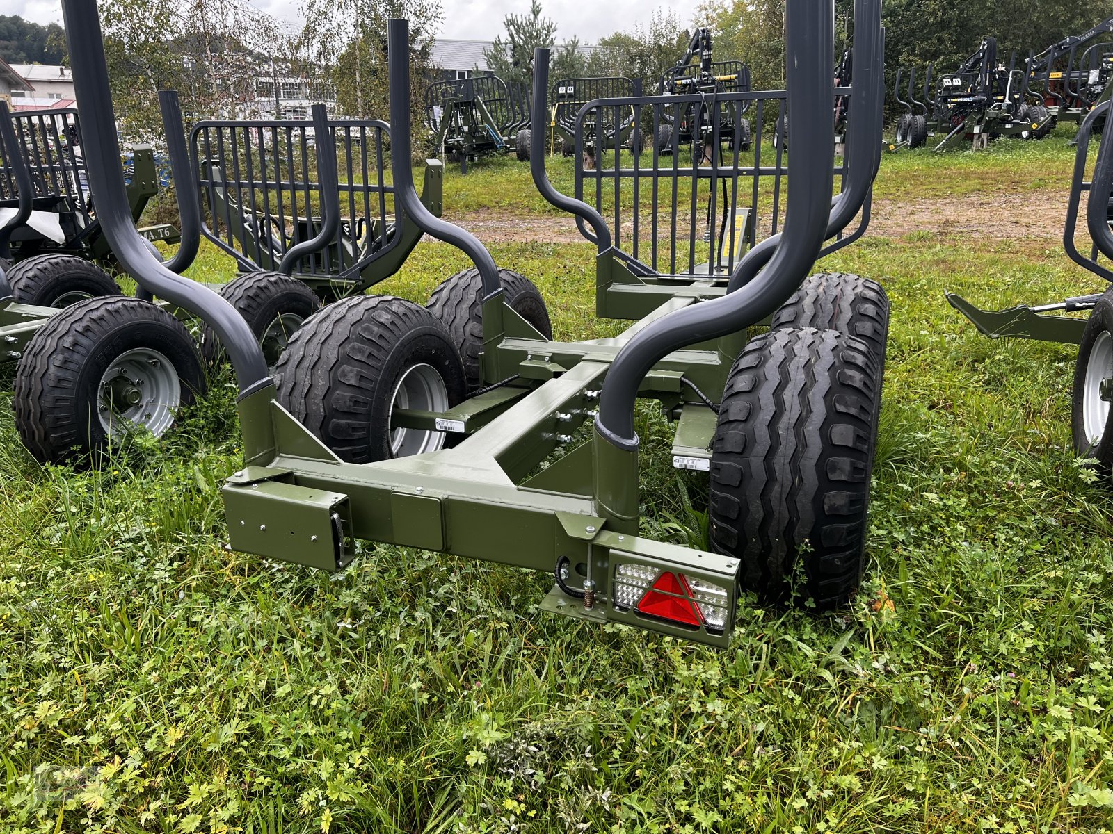 Rückewagen & Rückeanhänger от тип Farma Rückewagen Farma T6, Neumaschine в Regen (Снимка 3)