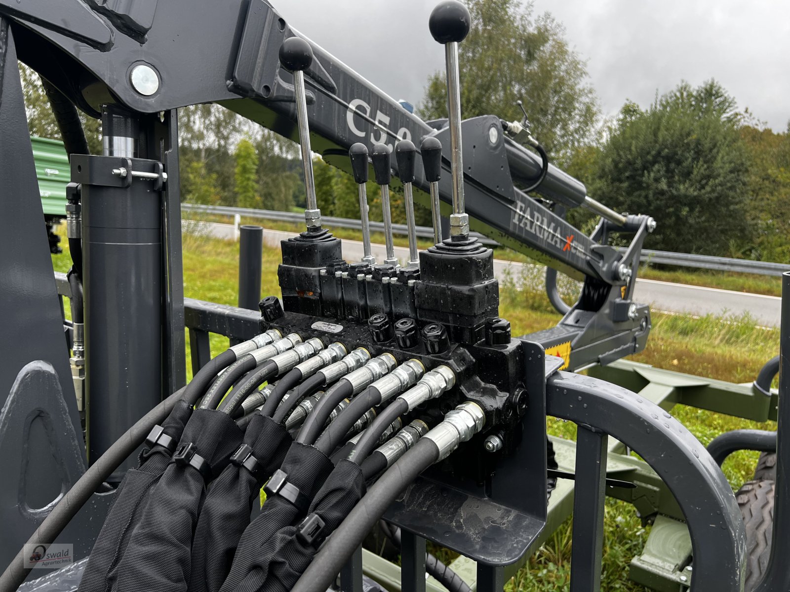 Rückewagen & Rückeanhänger van het type Farma CT 5,0-6 AKTION, Neumaschine in Regen (Foto 5)