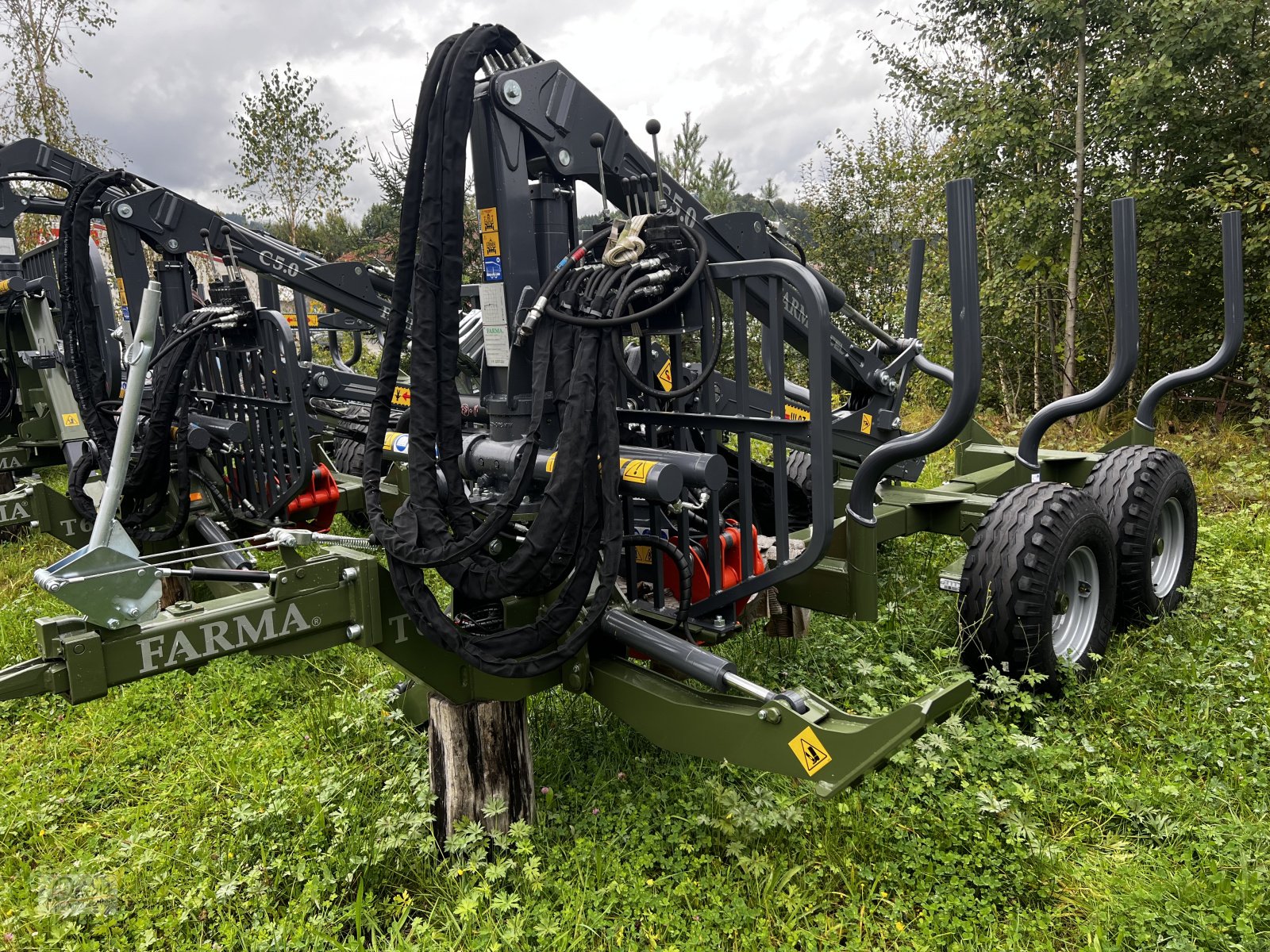 Rückewagen & Rückeanhänger des Typs Farma CT 5,0-6 AKTION, Neumaschine in Regen (Bild 7)