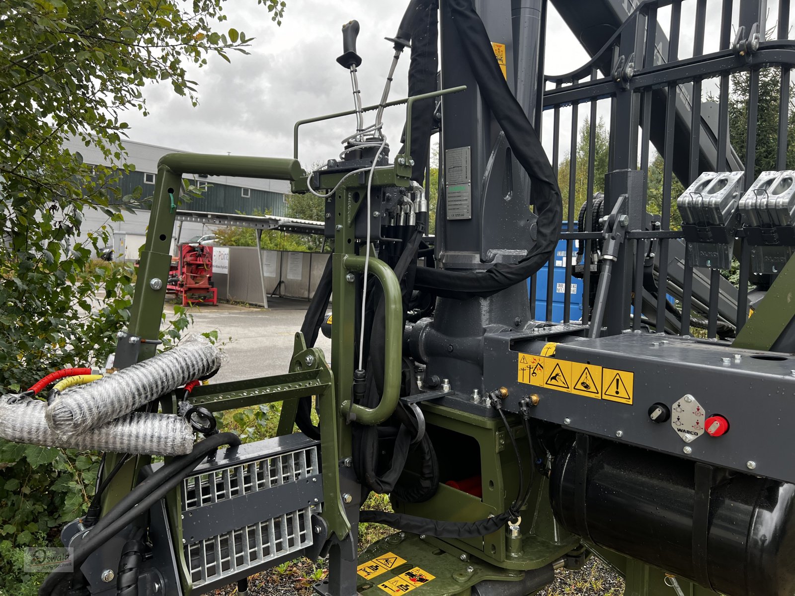 Rückewagen & Rückeanhänger des Typs Farma CT 8,0-12 X-CEL, Neumaschine in Regen (Bild 2)