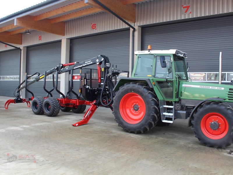 Rückewagen & Rückeanhänger Türe ait Farmi Rückewagen-12 to.-7,00m Kran, Neumaschine içinde Eberschwang (resim 1)