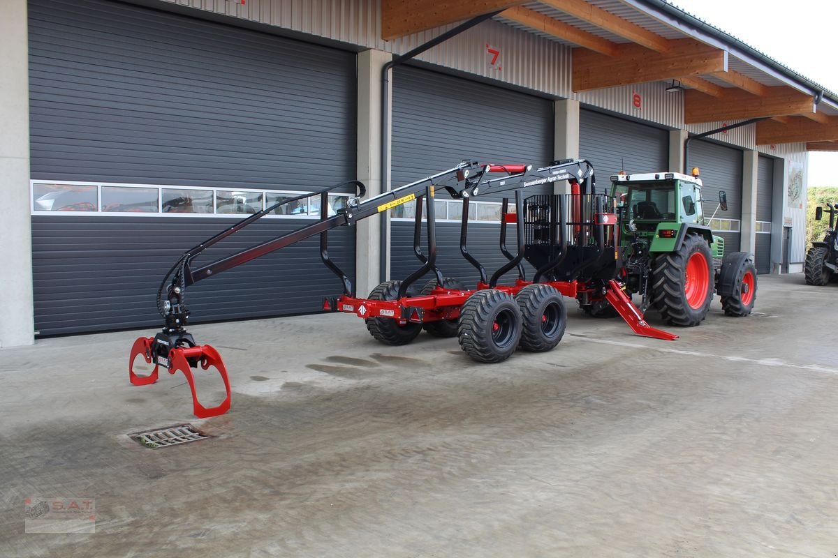 Rückewagen & Rückeanhänger tip Farmi Rückewagen 12 to.-7,20 m Kran, Neumaschine in Eberschwang (Poză 3)