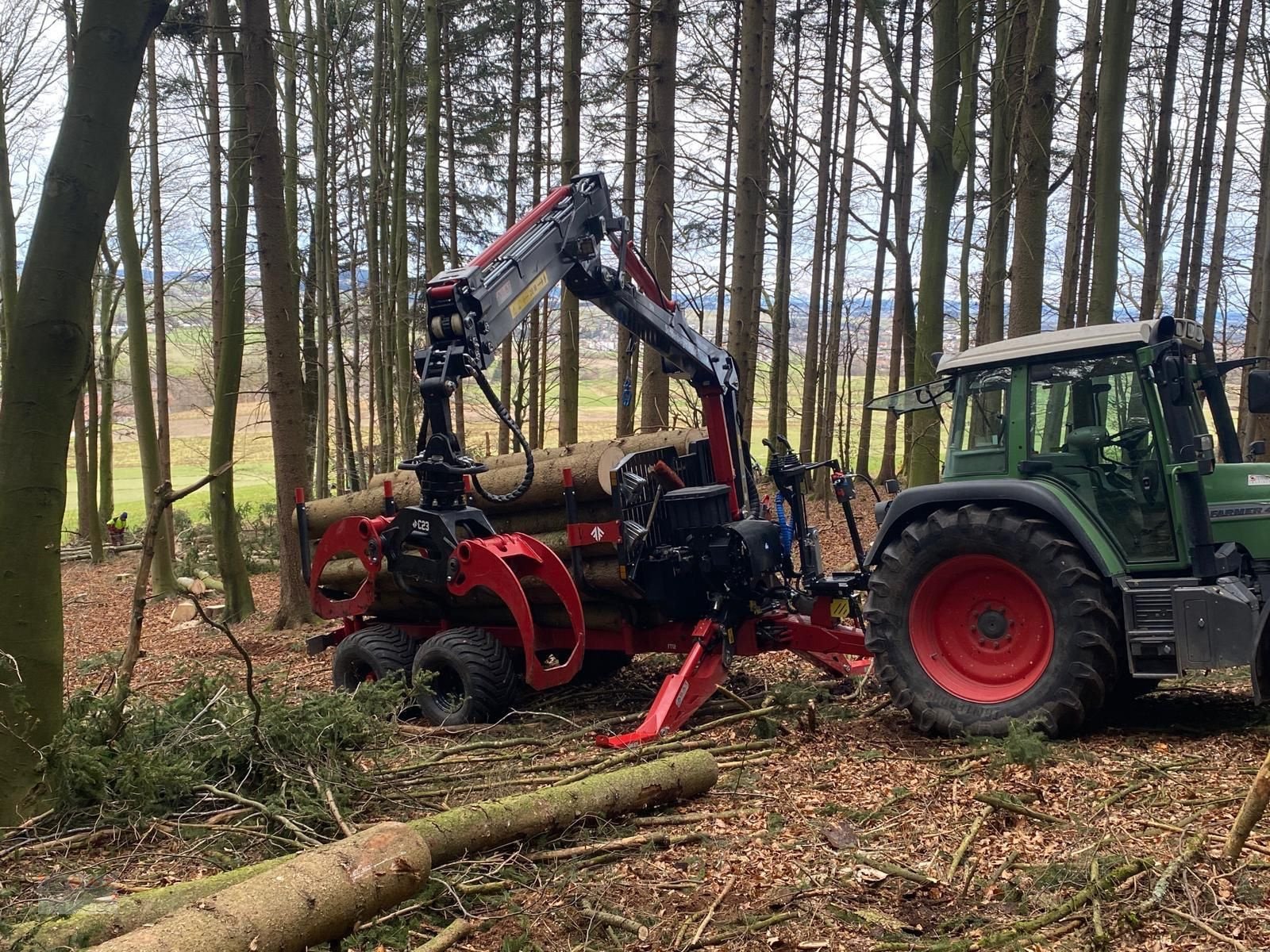 Rückewagen & Rückeanhänger del tipo Farmi Rückewagen 14,5 to. 9 m Kran-Radantrieb, Neumaschine In Eberschwang (Immagine 18)