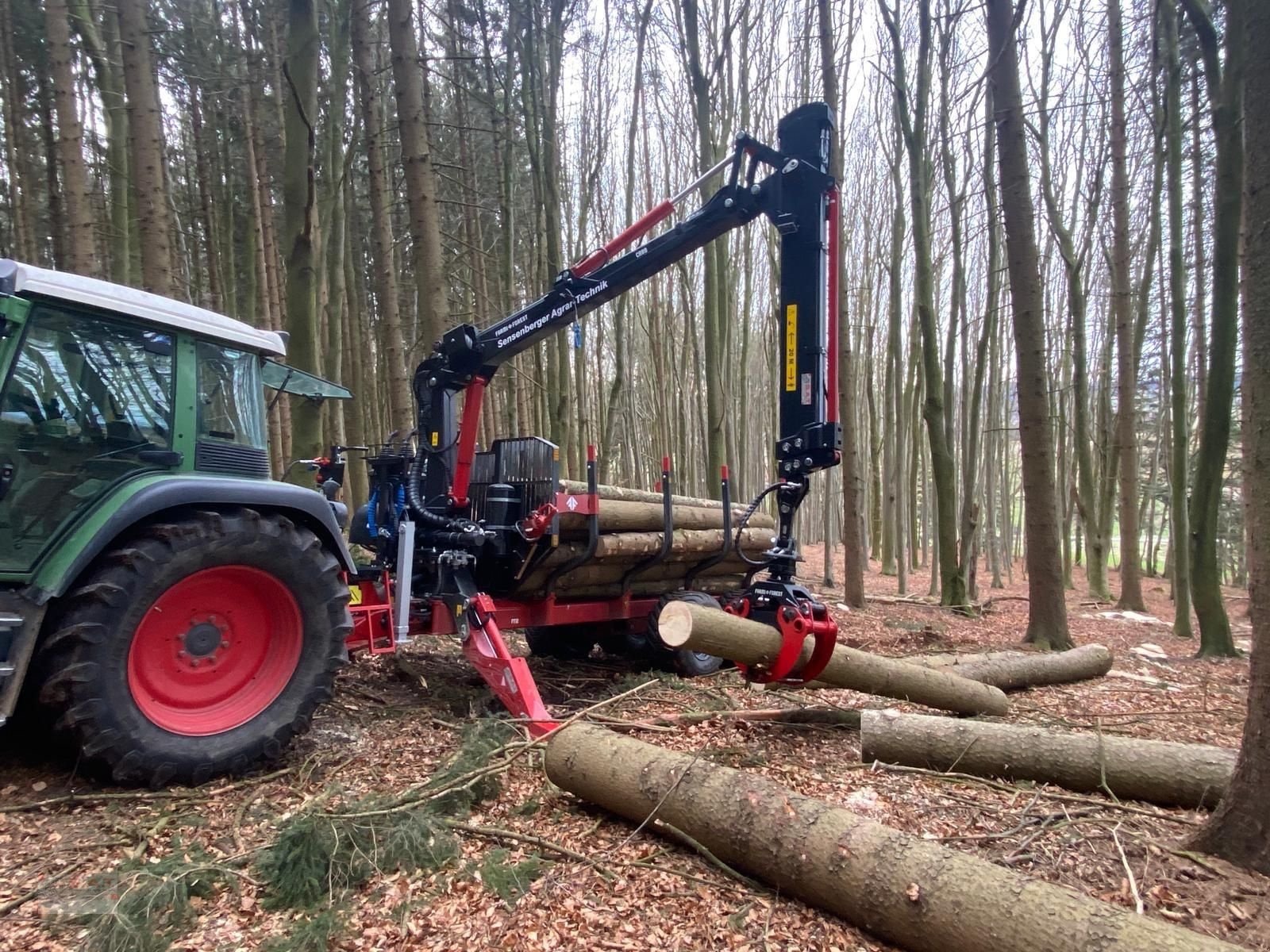 Rückewagen & Rückeanhänger del tipo Farmi Rückewagen 14,5 to. 9 m Kran-Radantrieb, Neumaschine In Eberschwang (Immagine 3)