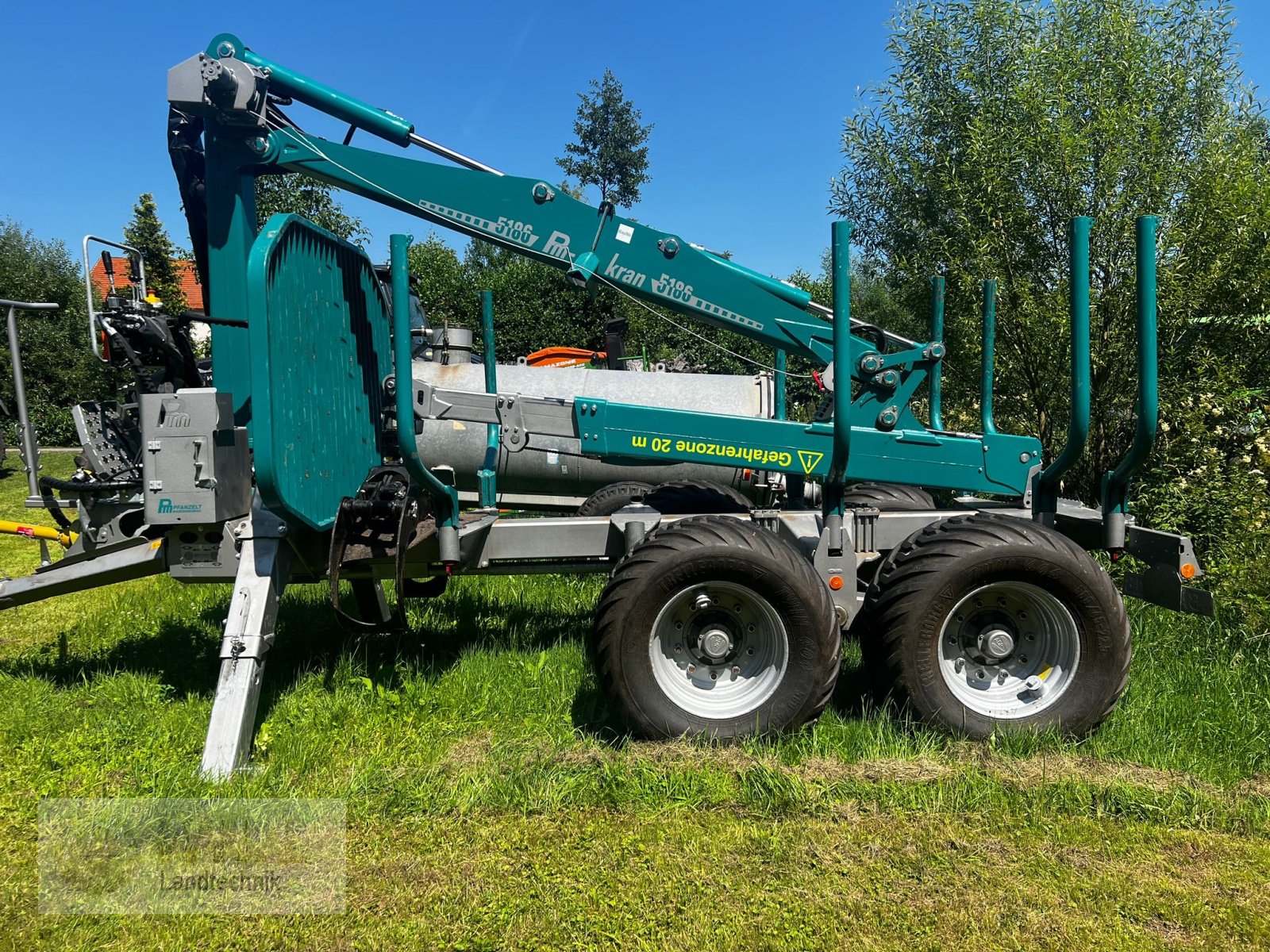 Rückewagen & Rückeanhänger Türe ait Pfanzelt P15 mit Kran 5186, Gebrauchtmaschine içinde Rudendorf (resim 1)