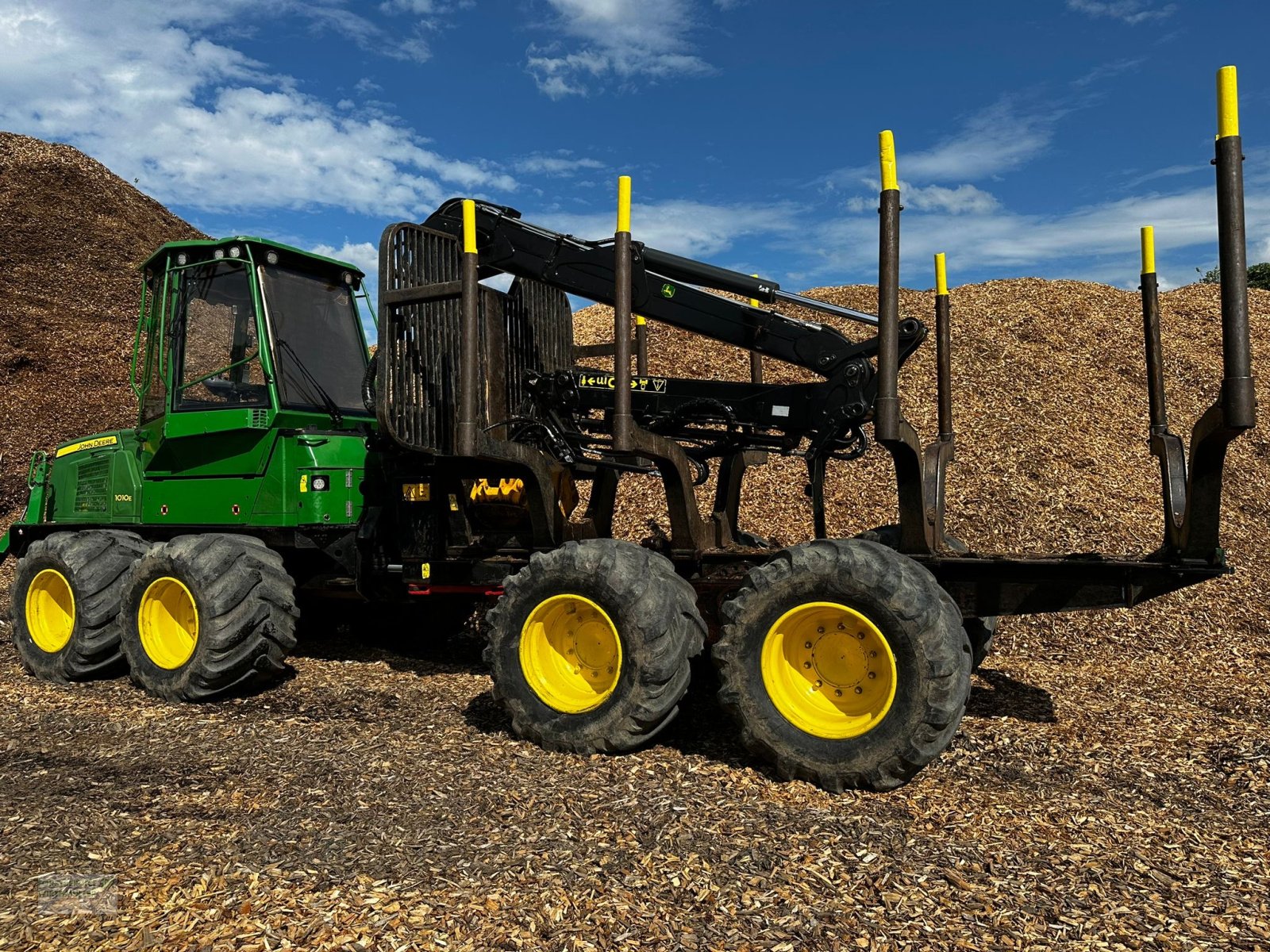 Rückezug of the type John Deere 1010 E, Gebrauchtmaschine in Gerzen (Picture 1)