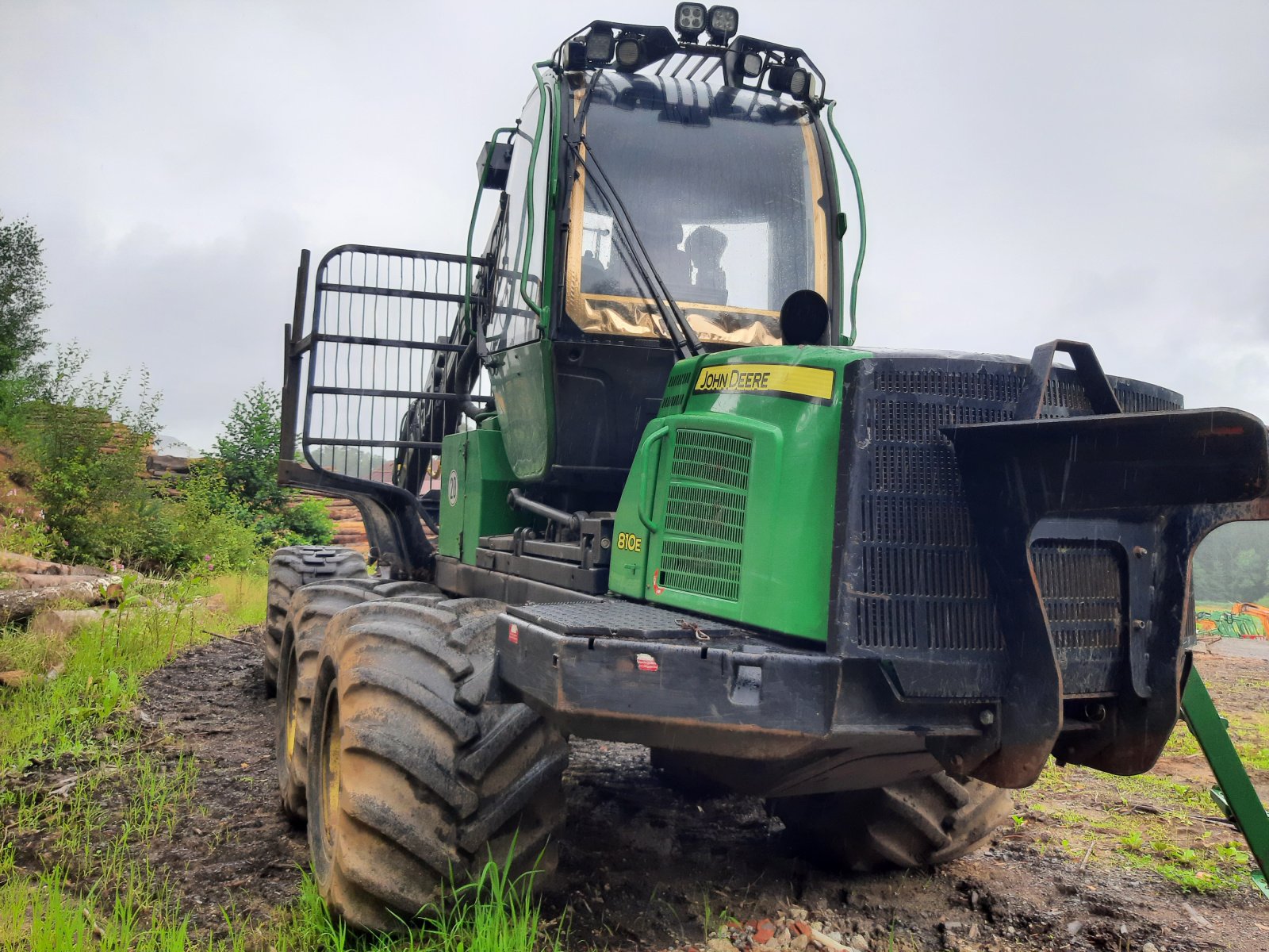 Rückezug типа John Deere 810E, Gebrauchtmaschine в Böbrach (Фотография 2)