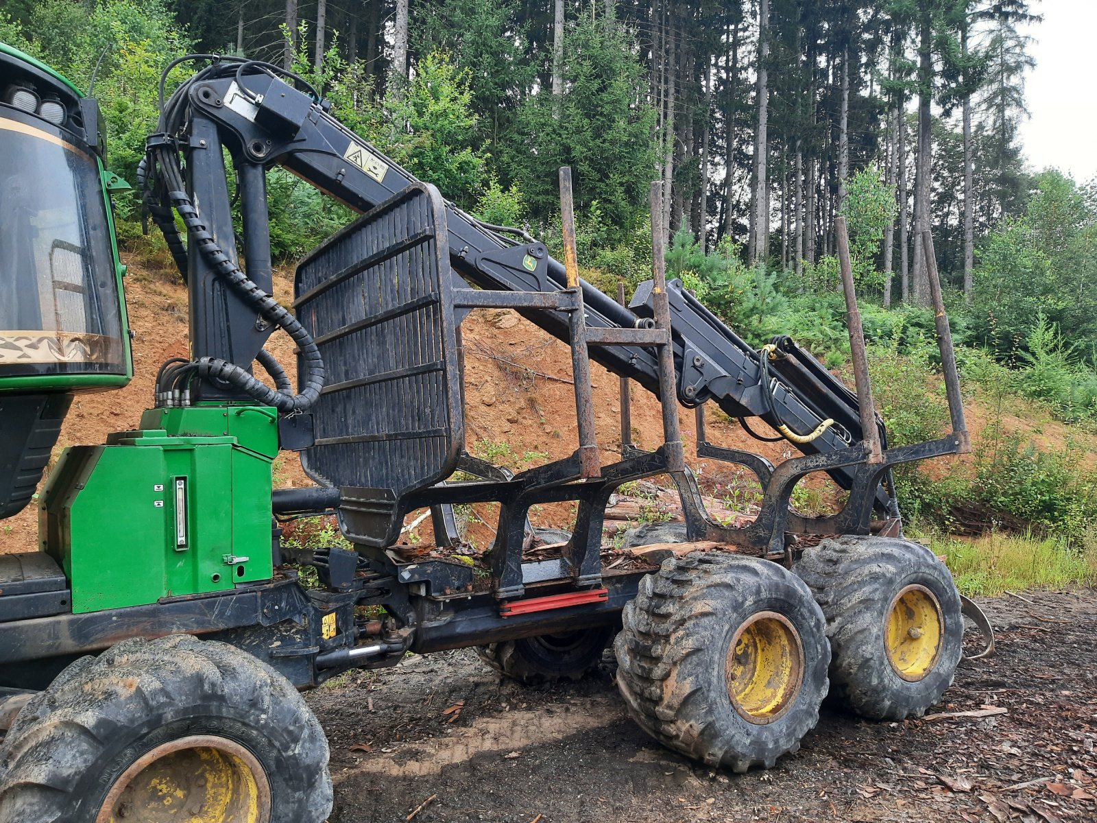 Rückezug typu John Deere 810E, Gebrauchtmaschine v Böbrach (Obrázok 3)