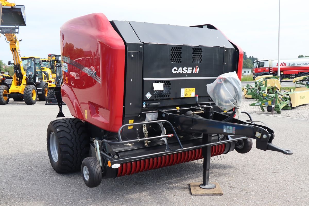 Rundballenpresse of the type Case IH RB 344 RC, Neumaschine in Feldkirchen (Picture 2)