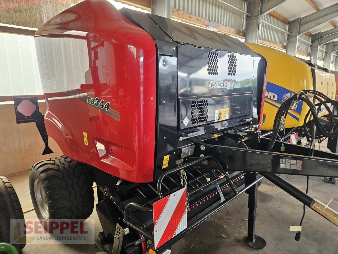 Rundballenpresse van het type Case IH RB 344 RC, Neumaschine in Groß-Umstadt (Foto 1)