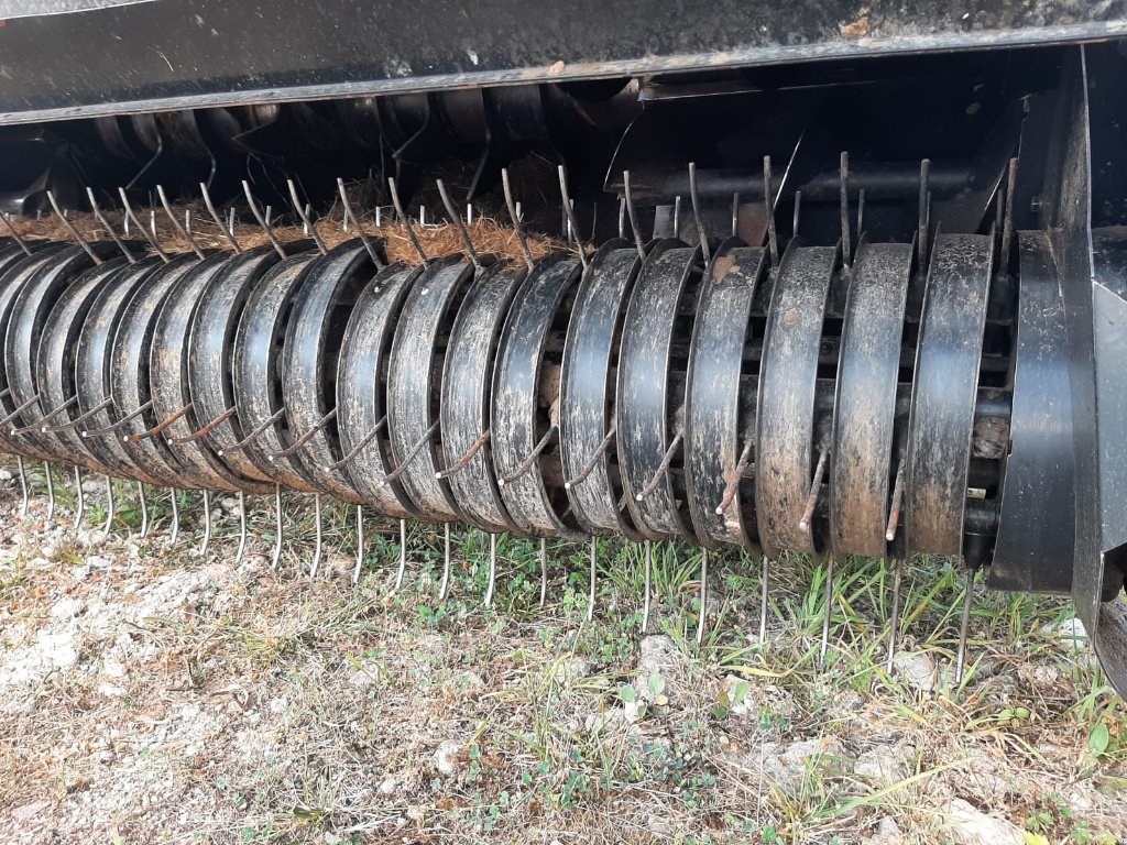 Rundballenpresse du type Case IH RB455, Gebrauchtmaschine en VARENNES VAUZELLES (Photo 3)