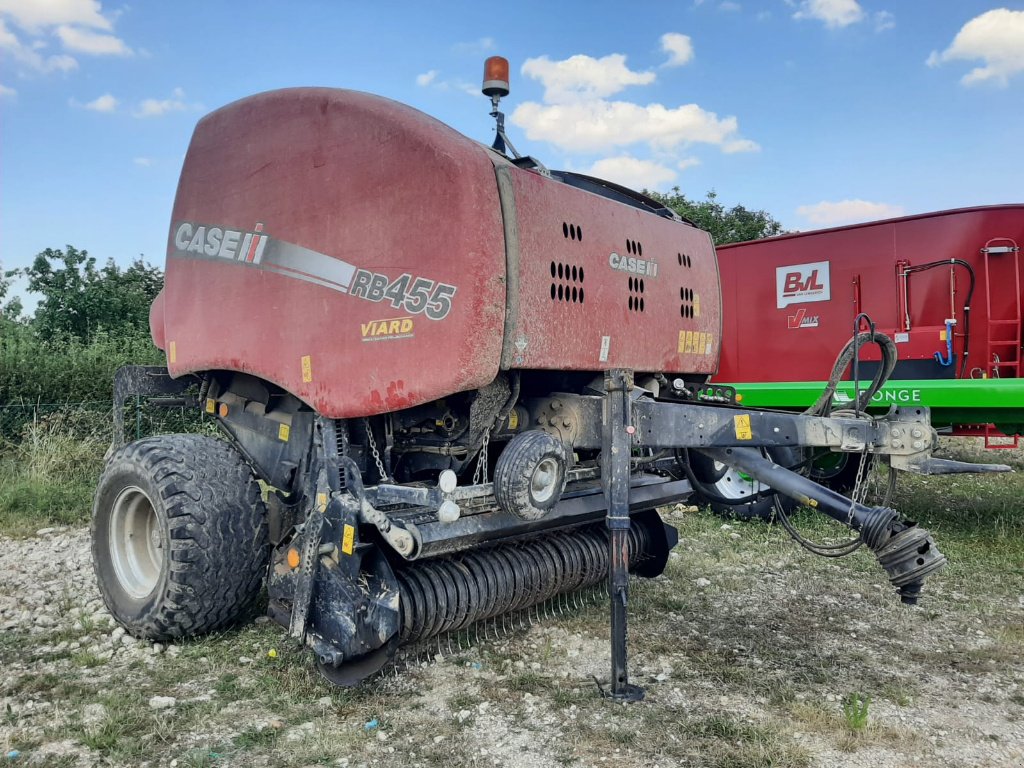 Rundballenpresse Türe ait Case IH RB455, Gebrauchtmaschine içinde VARENNES VAUZELLES (resim 1)