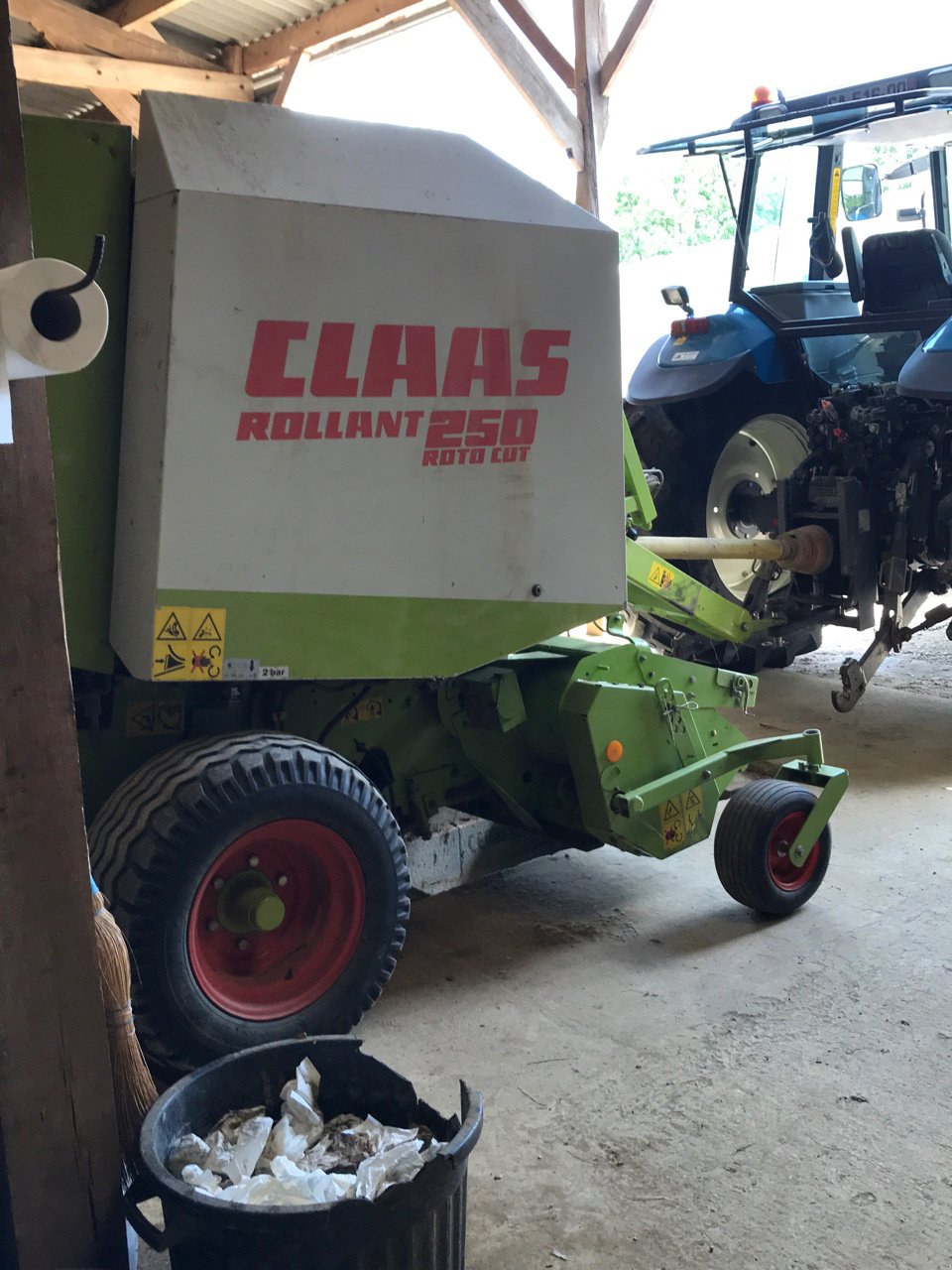 Rundballenpresse typu CLAAS Rolland 250 roto cut AVEC MPS, Gebrauchtmaschine w MORLHON LE HAUT (Zdjęcie 1)