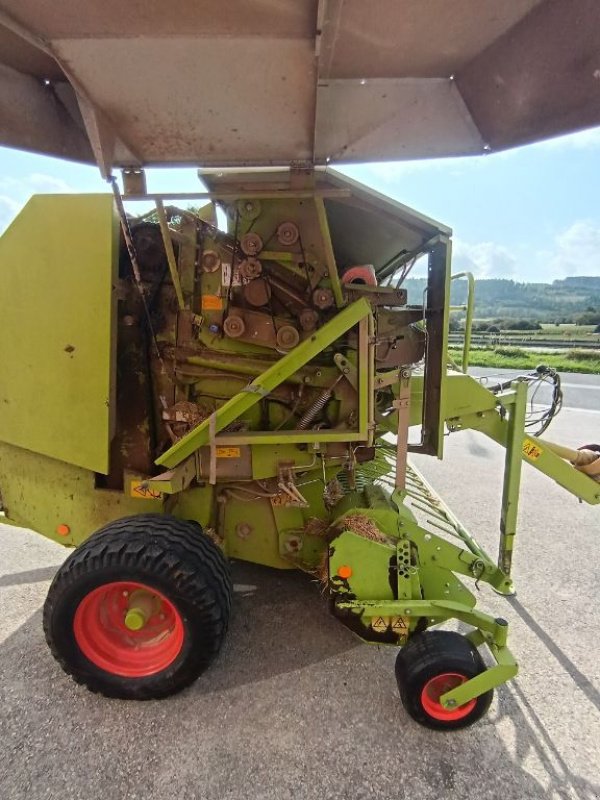 Rundballenpresse van het type CLAAS Rollant 240, Gebrauchtmaschine in LEVIER (Foto 4)