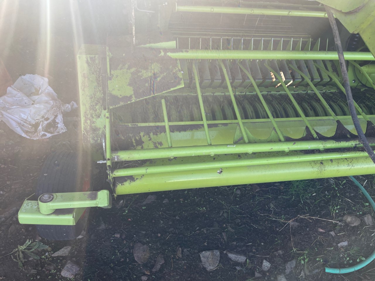 Rundballenpresse tip CLAAS ROLLANT 250, Gebrauchtmaschine in MORLHON LE HAUT (Poză 4)