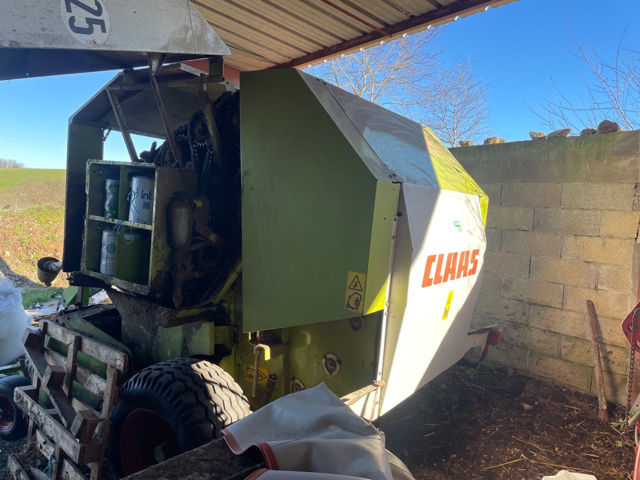 Rundballenpresse tip CLAAS ROLLANT 250, Gebrauchtmaschine in MORLHON LE HAUT (Poză 3)