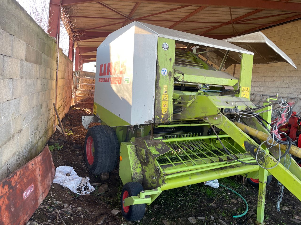 Rundballenpresse tip CLAAS ROLLANT 250, Gebrauchtmaschine in MORLHON LE HAUT (Poză 1)