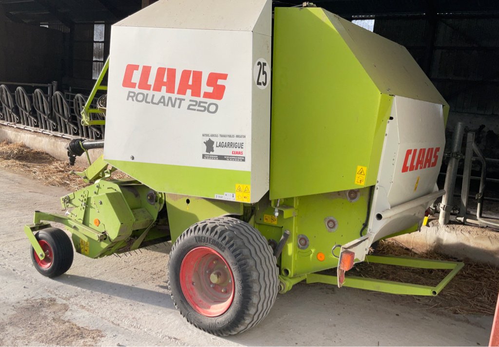 Rundballenpresse типа CLAAS ROLLANT 250, Gebrauchtmaschine в MORLHON LE HAUT (Фотография 2)