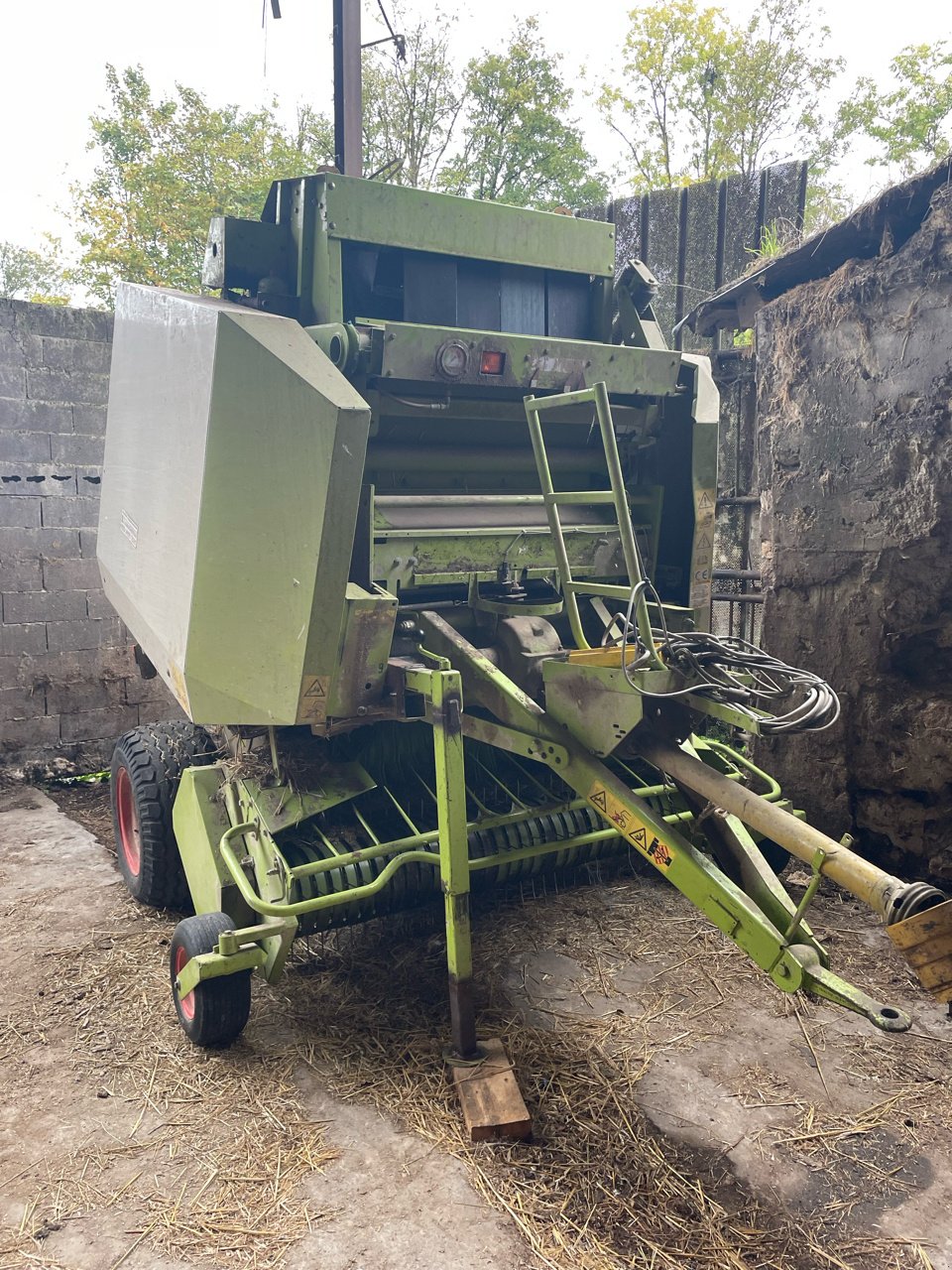 Rundballenpresse van het type CLAAS Variant 180, Gebrauchtmaschine in Chauvoncourt (Foto 1)