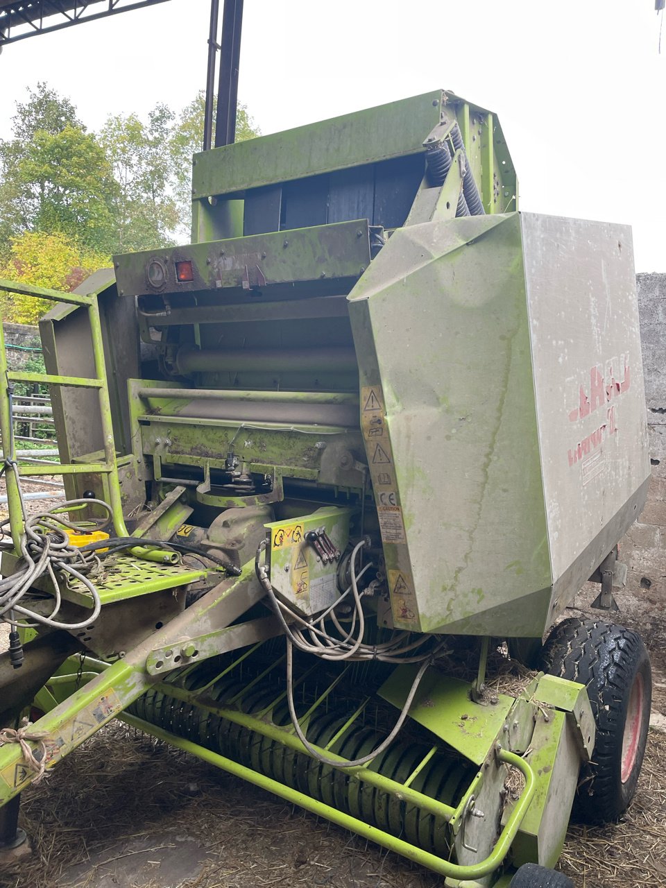 Rundballenpresse van het type CLAAS Variant 180, Gebrauchtmaschine in Chauvoncourt (Foto 2)