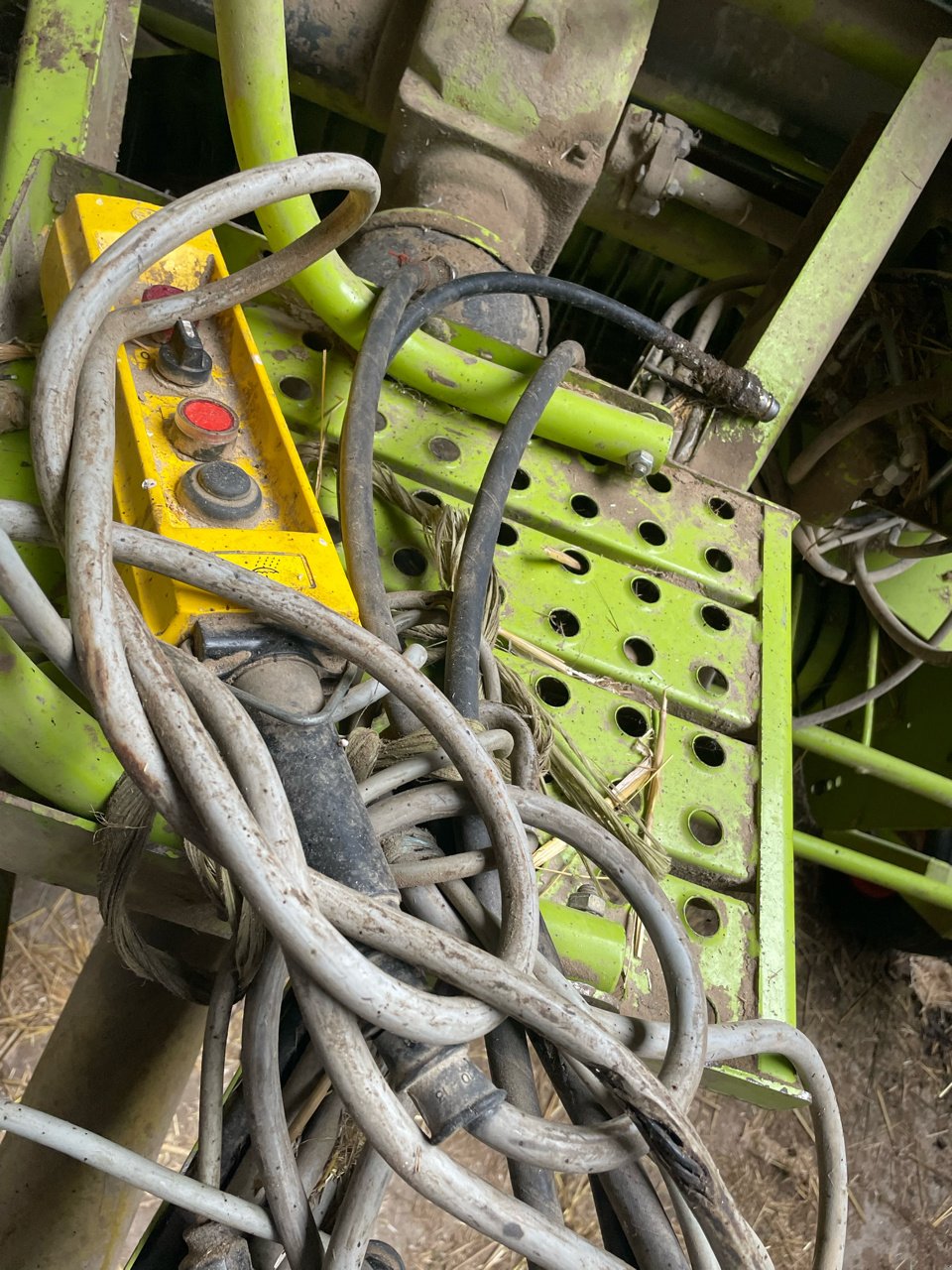 Rundballenpresse tip CLAAS Variant 180, Gebrauchtmaschine in Chauvoncourt (Poză 11)