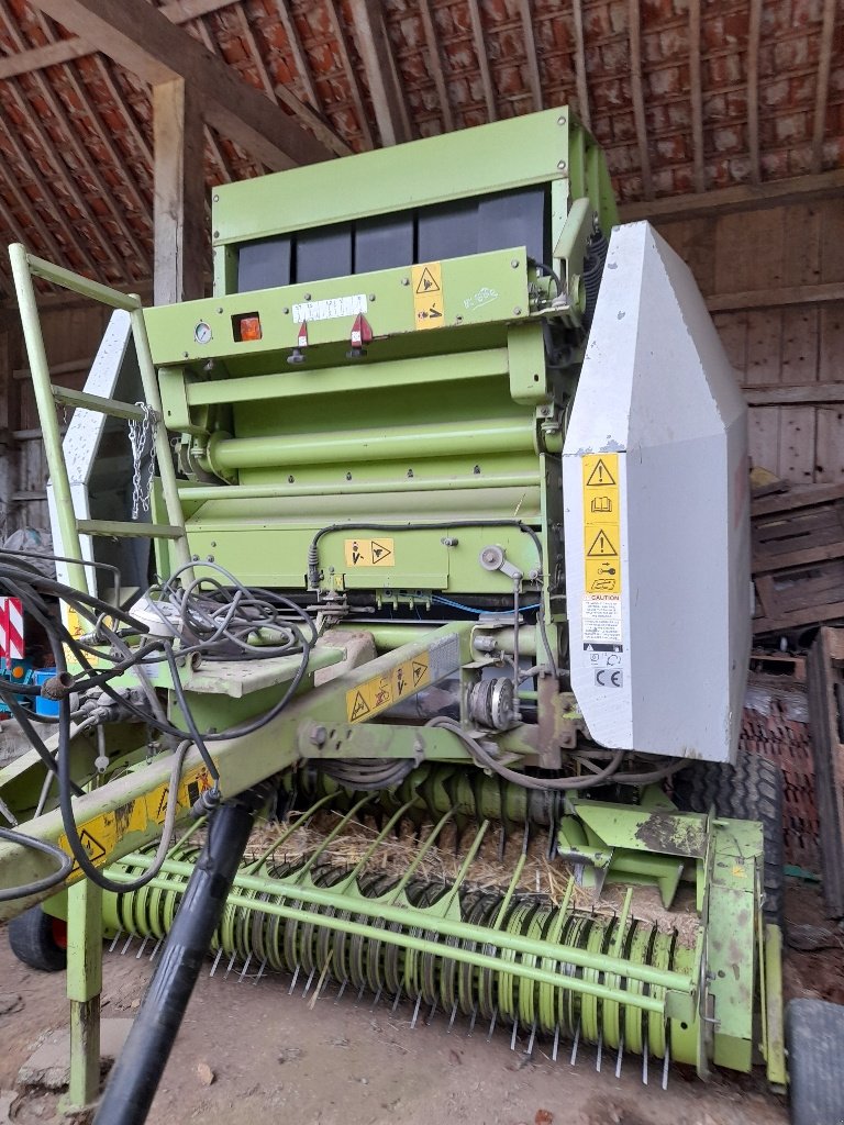 Rundballenpresse del tipo CLAAS Variant 280, Gebrauchtmaschine In Neufchâtel-en-Bray (Immagine 2)