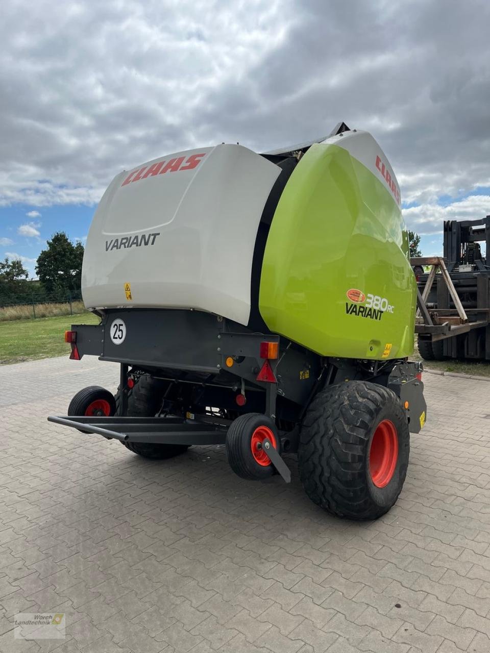 Rundballenpresse del tipo CLAAS Variant 380 RC, Gebrauchtmaschine en Schora (Imagen 4)