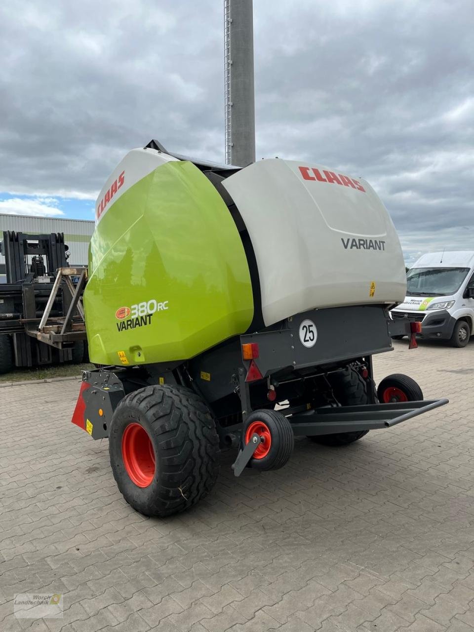 Rundballenpresse del tipo CLAAS Variant 380 RC, Gebrauchtmaschine en Schora (Imagen 7)