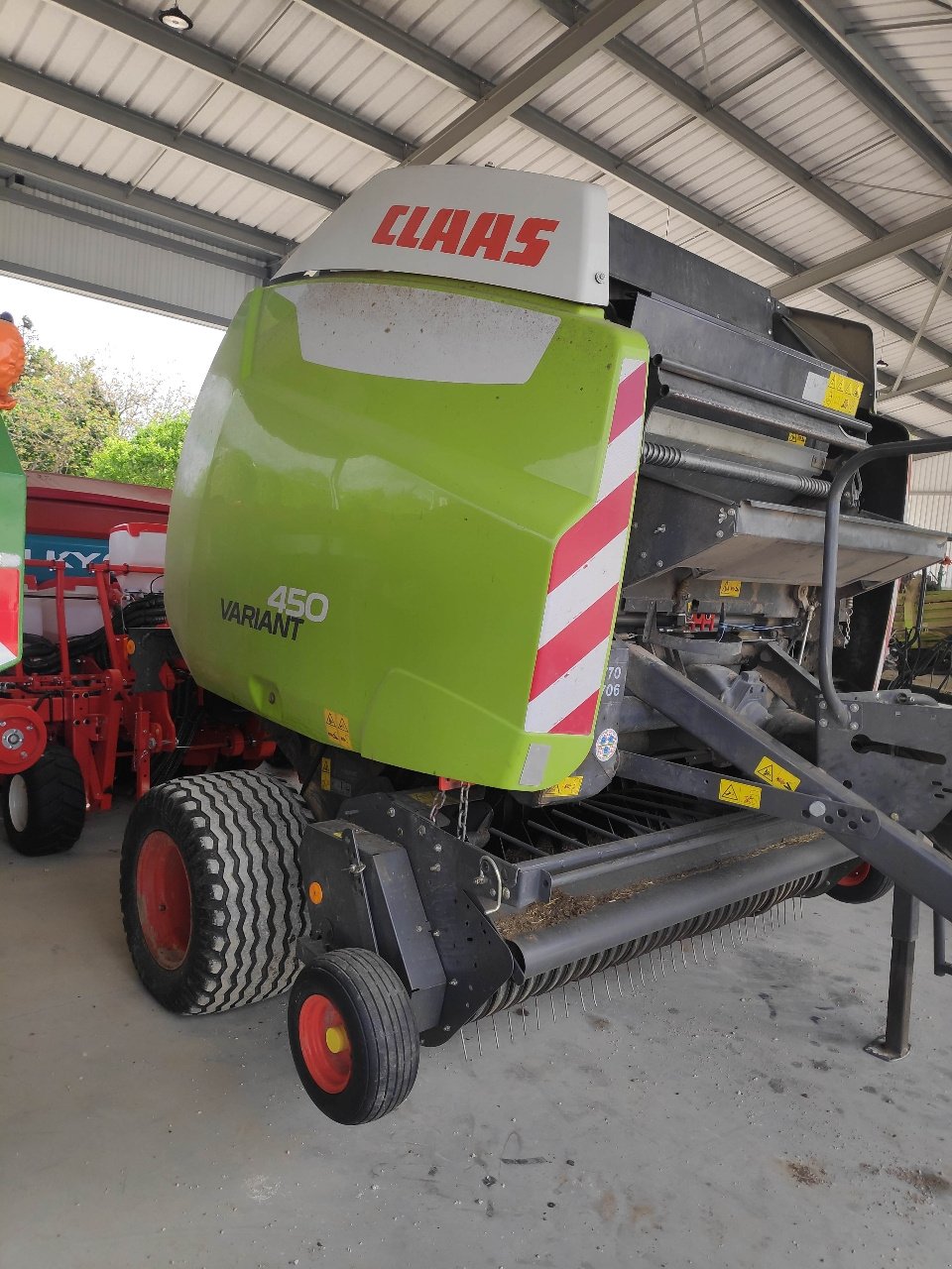 Rundballenpresse typu CLAAS Variant 450, Gebrauchtmaschine w MORLHON LE HAUT (Zdjęcie 1)