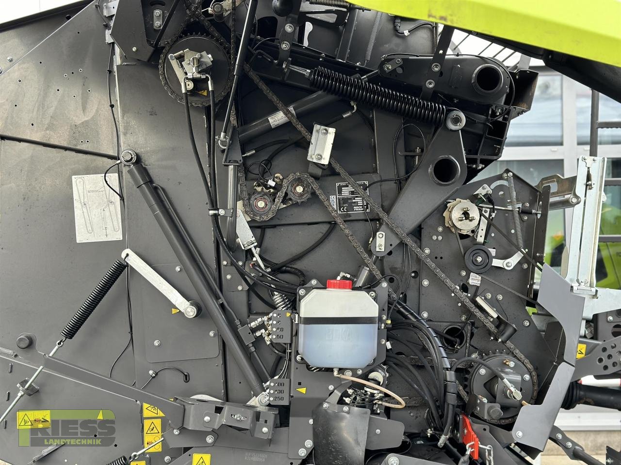 Rundballenpresse del tipo CLAAS VARIANT 560 RC PRO, Gebrauchtmaschine en Homberg/Ohm - Maulbach (Imagen 9)