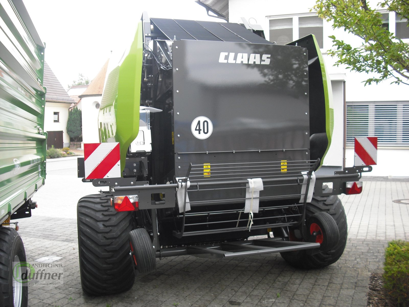 Rundballenpresse van het type CLAAS Variant 585 RC Pro, Neumaschine in Hohentengen (Foto 5)