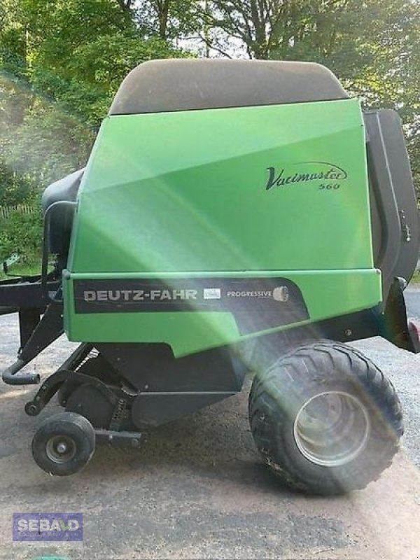 Rundballenpresse des Typs Deutz-Fahr Rundballenpresse Varimaster 560, Gebrauchtmaschine in Zweibrücken (Bild 8)