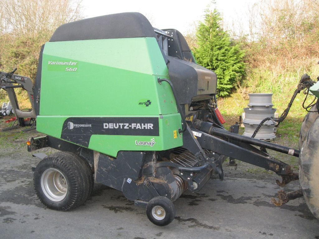 Rundballenpresse of the type Deutz-Fahr Varimaster 560 Optifeed, Gebrauchtmaschine in BRECE (Picture 1)