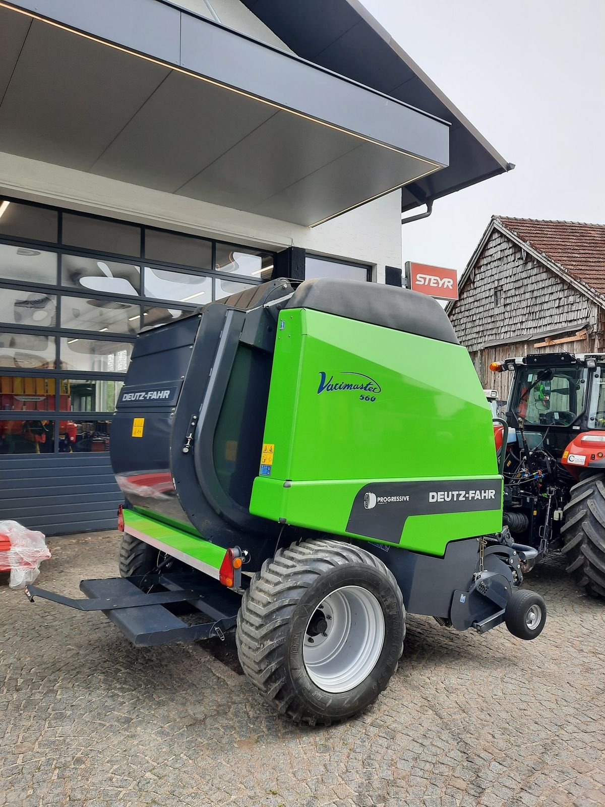 Rundballenpresse des Typs Deutz-Fahr Varimaster 560, Gebrauchtmaschine in Berndorf (Bild 1)